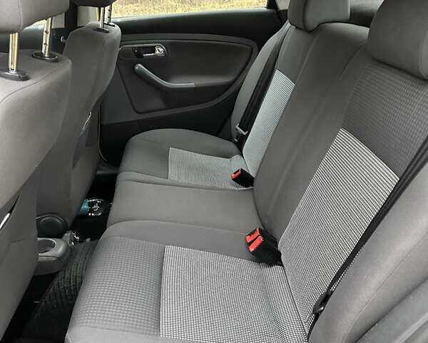 Желтый Сеат Ибица, объемом двигателя 1.4 л и пробегом 343 тыс. км за 3500 $, фото 11 на Automoto.ua