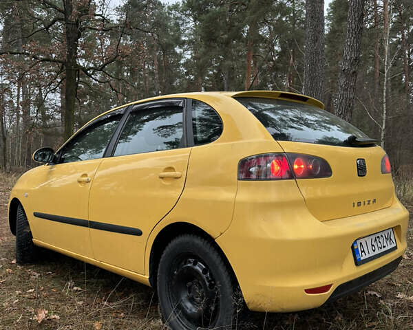 Желтый Сеат Ибица, объемом двигателя 1.4 л и пробегом 343 тыс. км за 3500 $, фото 2 на Automoto.ua