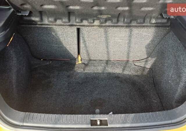 Желтый Сеат Ибица, объемом двигателя 2 л и пробегом 246 тыс. км за 4300 $, фото 7 на Automoto.ua