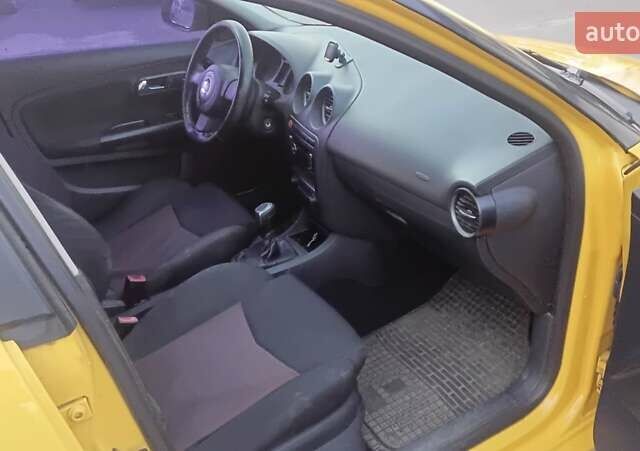 Желтый Сеат Ибица, объемом двигателя 2 л и пробегом 246 тыс. км за 4300 $, фото 1 на Automoto.ua