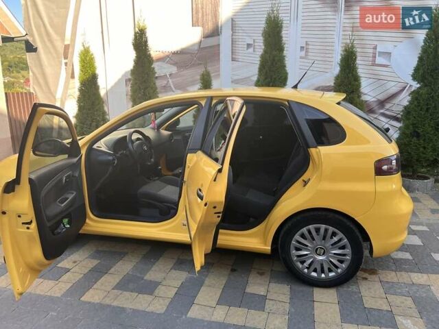 Желтый Сеат Ибица, объемом двигателя 1.2 л и пробегом 193 тыс. км за 3700 $, фото 2 на Automoto.ua