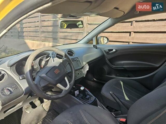 Жовтий Сеат Ibiza, об'ємом двигуна 1.39 л та пробігом 179 тис. км за 4700 $, фото 2 на Automoto.ua