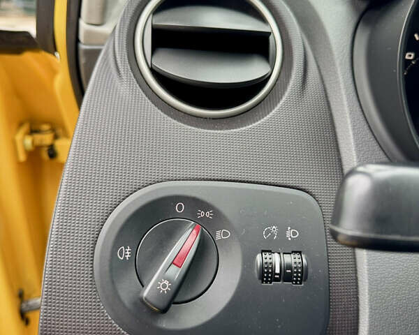Жовтий Сеат Ibiza, об'ємом двигуна 1.39 л та пробігом 132 тис. км за 5500 $, фото 30 на Automoto.ua