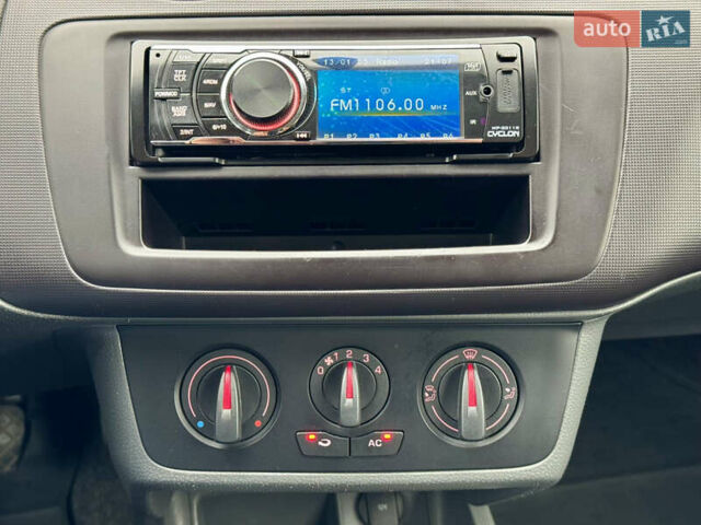 Жовтий Сеат Ibiza, об'ємом двигуна 1.39 л та пробігом 132 тис. км за 5500 $, фото 20 на Automoto.ua