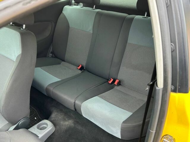 Жовтий Сеат Ibiza, об'ємом двигуна 1.4 л та пробігом 220 тис. км за 3950 $, фото 10 на Automoto.ua