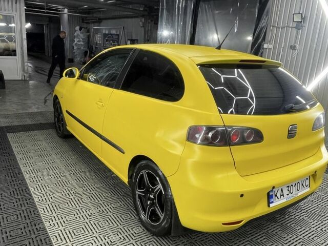 Желтый Сеат Ибица, объемом двигателя 1.4 л и пробегом 206 тыс. км за 3300 $, фото 1 на Automoto.ua