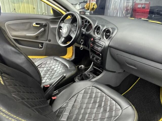 Желтый Сеат Ибица, объемом двигателя 1.4 л и пробегом 206 тыс. км за 3300 $, фото 5 на Automoto.ua