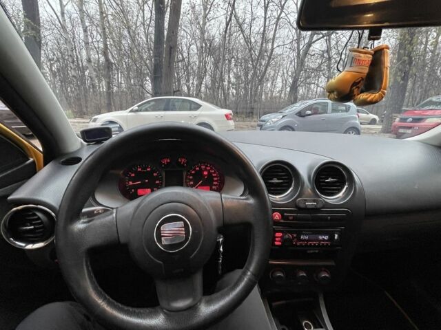 Желтый Сеат Ибица, объемом двигателя 1.4 л и пробегом 206 тыс. км за 3300 $, фото 10 на Automoto.ua