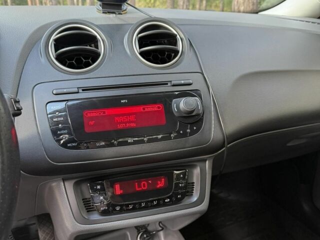 Жовтий Сеат Ibiza, об'ємом двигуна 1.2 л та пробігом 175 тис. км за 6400 $, фото 6 на Automoto.ua