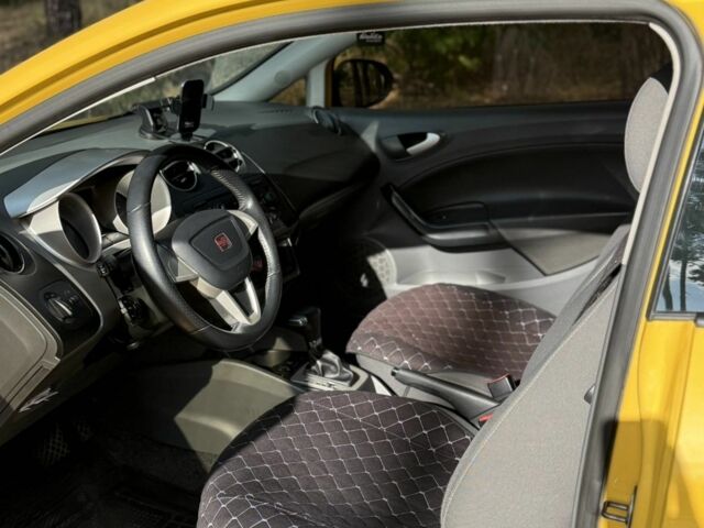 Жовтий Сеат Ibiza, об'ємом двигуна 1.2 л та пробігом 175 тис. км за 6400 $, фото 7 на Automoto.ua