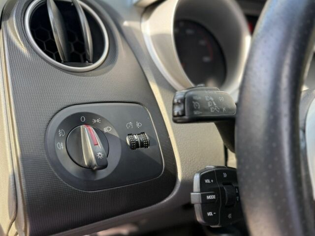 Жовтий Сеат Ibiza, об'ємом двигуна 1.2 л та пробігом 175 тис. км за 6400 $, фото 10 на Automoto.ua