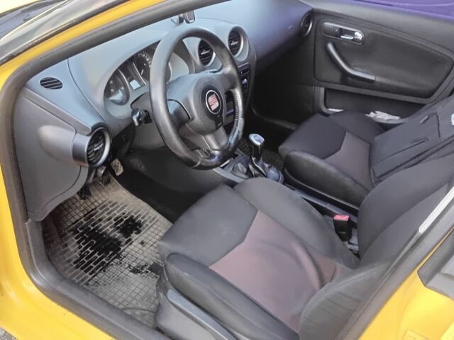 Жовтий Сеат Ibiza, об'ємом двигуна 2 л та пробігом 246 тис. км за 4000 $, фото 2 на Automoto.ua