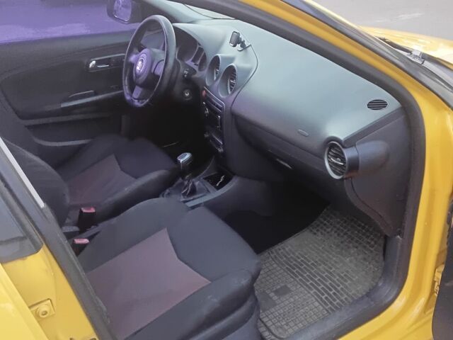 Жовтий Сеат Ibiza, об'ємом двигуна 2 л та пробігом 246 тис. км за 4000 $, фото 4 на Automoto.ua