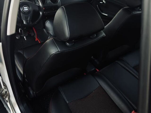 Серый Сеат Ибица, объемом двигателя 1.9 л и пробегом 318 тыс. км за 4600 $, фото 3 на Automoto.ua