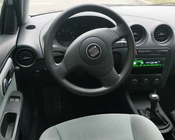 Сірий Сеат Ibiza, об'ємом двигуна 1.4 л та пробігом 300 тис. км за 3600 $, фото 5 на Automoto.ua