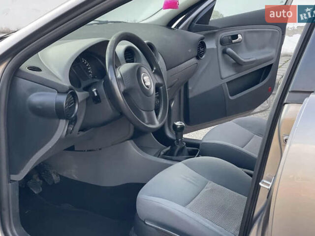 Сірий Сеат Ibiza, об'ємом двигуна 1.4 л та пробігом 320 тис. км за 2300 $, фото 2 на Automoto.ua