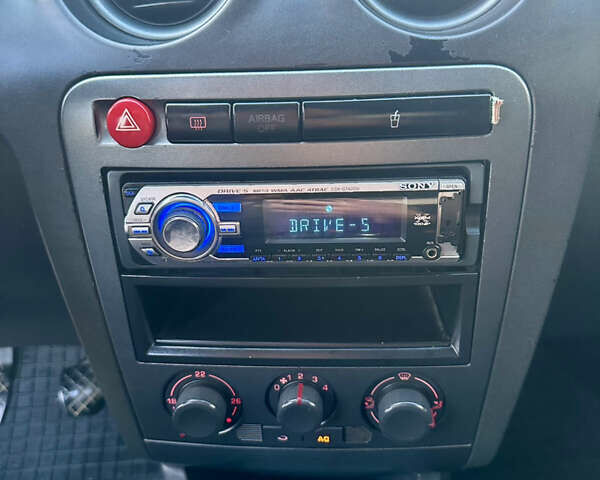 Сірий Сеат Ibiza, об'ємом двигуна 1.4 л та пробігом 257 тис. км за 3900 $, фото 17 на Automoto.ua