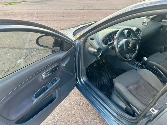 Сірий Сеат Ibiza, об'ємом двигуна 1.4 л та пробігом 257 тис. км за 4200 $, фото 13 на Automoto.ua