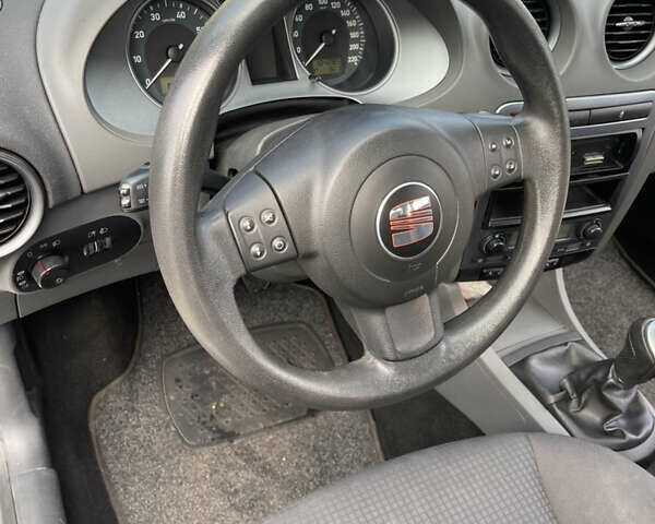 Сірий Сеат Ibiza, об'ємом двигуна 1.4 л та пробігом 184 тис. км за 4800 $, фото 18 на Automoto.ua