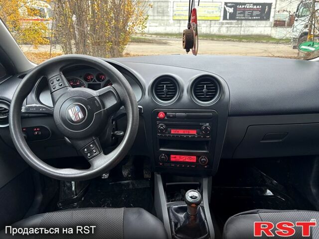 Серый Сеат Ибица, объемом двигателя 1.4 л и пробегом 202 тыс. км за 4000 $, фото 4 на Automoto.ua