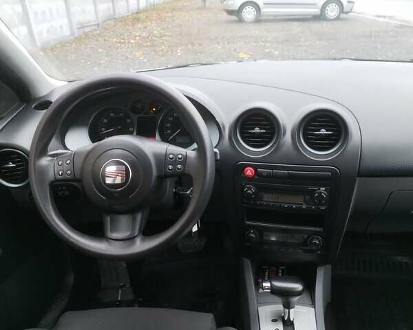 Сірий Сеат Ibiza, об'ємом двигуна 1.4 л та пробігом 220 тис. км за 5790 $, фото 5 на Automoto.ua
