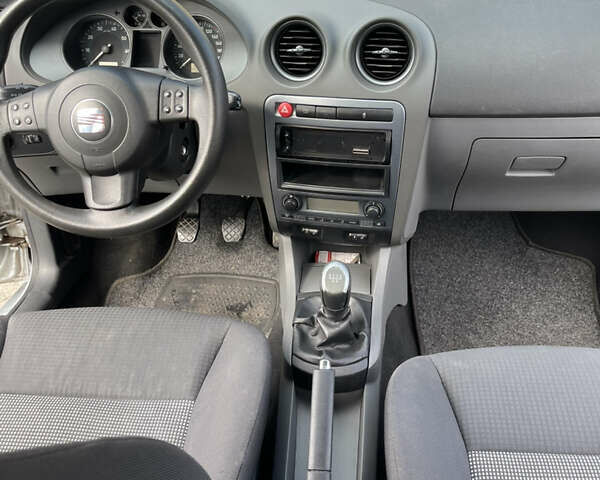 Сірий Сеат Ibiza, об'ємом двигуна 1.4 л та пробігом 184 тис. км за 4800 $, фото 17 на Automoto.ua