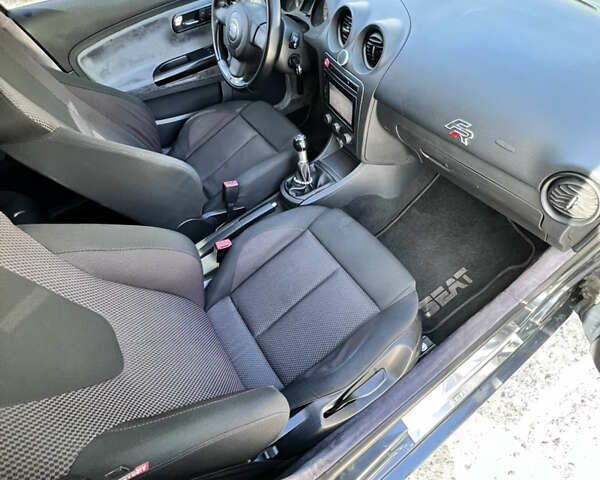 Серый Сеат Ибица, объемом двигателя 2 л и пробегом 261 тыс. км за 4200 $, фото 15 на Automoto.ua