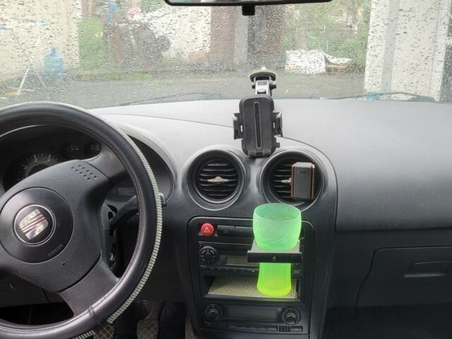 Серый Сеат Ибица, объемом двигателя 2 л и пробегом 174 тыс. км за 3200 $, фото 4 на Automoto.ua