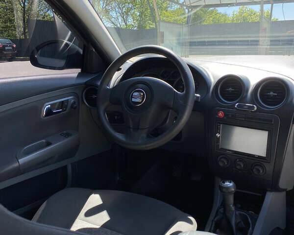 Сірий Сеат Ibiza, об'ємом двигуна 1.2 л та пробігом 152 тис. км за 3900 $, фото 24 на Automoto.ua