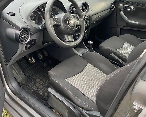 Сірий Сеат Ibiza, об'ємом двигуна 1.39 л та пробігом 192 тис. км за 4250 $, фото 12 на Automoto.ua