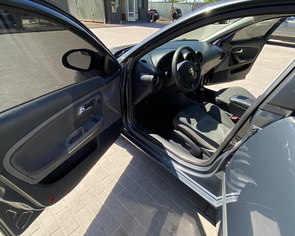 Сірий Сеат Ibiza, об'ємом двигуна 1.2 л та пробігом 152 тис. км за 3900 $, фото 13 на Automoto.ua