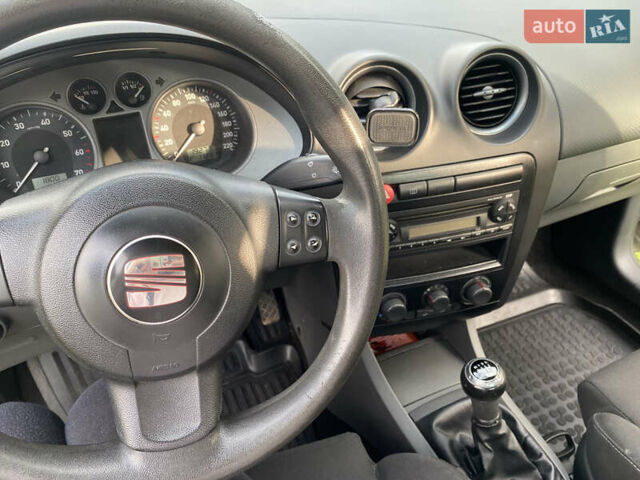 Сірий Сеат Ibiza, об'ємом двигуна 1.39 л та пробігом 192 тис. км за 4250 $, фото 4 на Automoto.ua