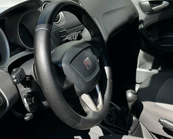 Сірий Сеат Ibiza, об'ємом двигуна 1.6 л та пробігом 168 тис. км за 6900 $, фото 5 на Automoto.ua