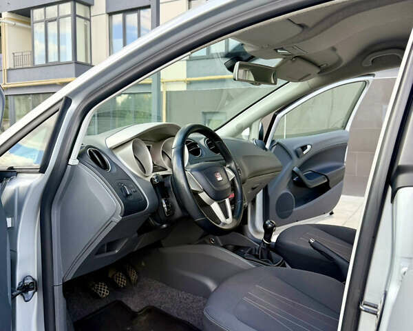 Сірий Сеат Ibiza, об'ємом двигуна 1.2 л та пробігом 169 тис. км за 5999 $, фото 18 на Automoto.ua