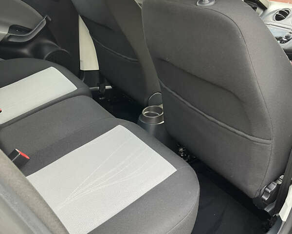 Сірий Сеат Ibiza, об'ємом двигуна 1.6 л та пробігом 177 тис. км за 9499 $, фото 22 на Automoto.ua