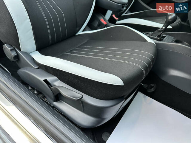 Серый Сеат Ибица, объемом двигателя 1.4 л и пробегом 197 тыс. км за 9999 $, фото 49 на Automoto.ua