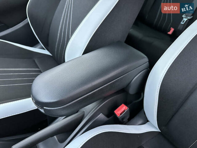 Серый Сеат Ибица, объемом двигателя 1.4 л и пробегом 197 тыс. км за 9999 $, фото 62 на Automoto.ua
