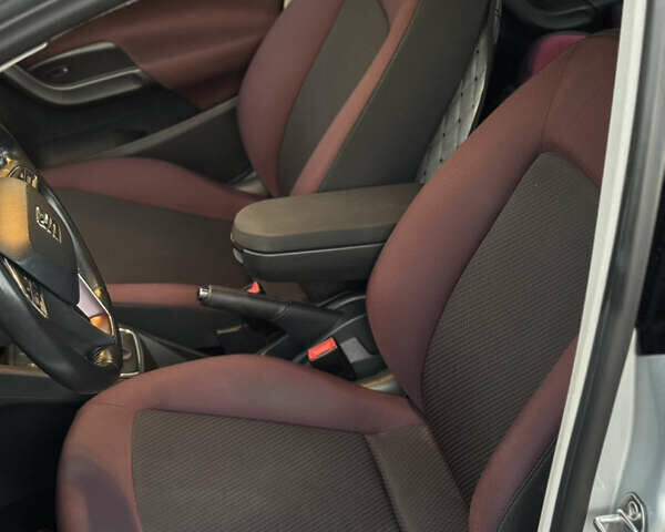 Сірий Сеат Ibiza, об'ємом двигуна 1 л та пробігом 91 тис. км за 10800 $, фото 10 на Automoto.ua