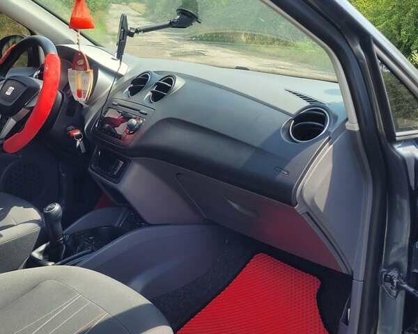 Серый Сеат Ибица, объемом двигателя 1.6 л и пробегом 230 тыс. км за 7200 $, фото 43 на Automoto.ua