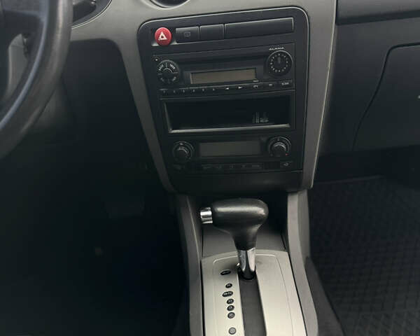 Синий Сеат Ибица, объемом двигателя 1.4 л и пробегом 180 тыс. км за 3999 $, фото 10 на Automoto.ua