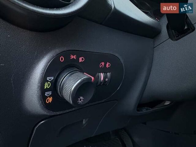 Сеат Ibiza 2004 у Києві на Automoto.ua Синій Сеат Ibiza, об'ємом двигуна 1.4 л та пробігом 187 тис. км за 4500 $, фото 27 на Automoto.ua