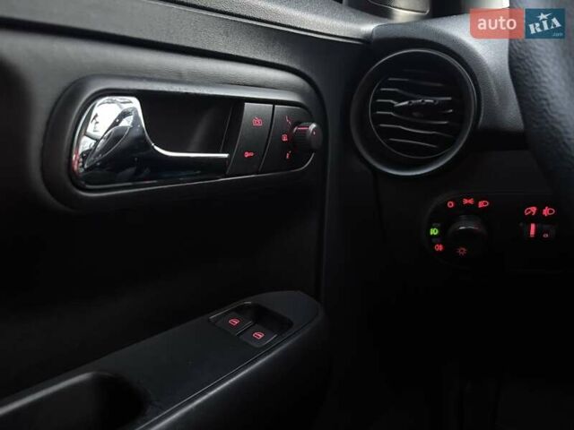 Сеат Ibiza 2004 у Києві на Automoto.ua Синій Сеат Ibiza, об'ємом двигуна 1.4 л та пробігом 187 тис. км за 4500 $, фото 26 на Automoto.ua