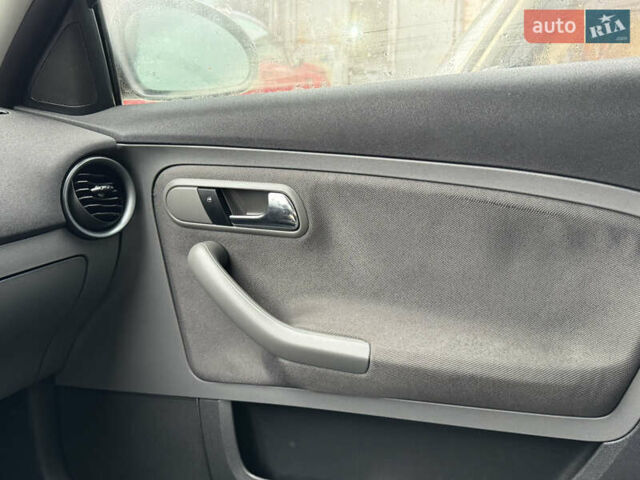 Синий Сеат Ибица, объемом двигателя 1.39 л и пробегом 281 тыс. км за 2700 $, фото 13 на Automoto.ua