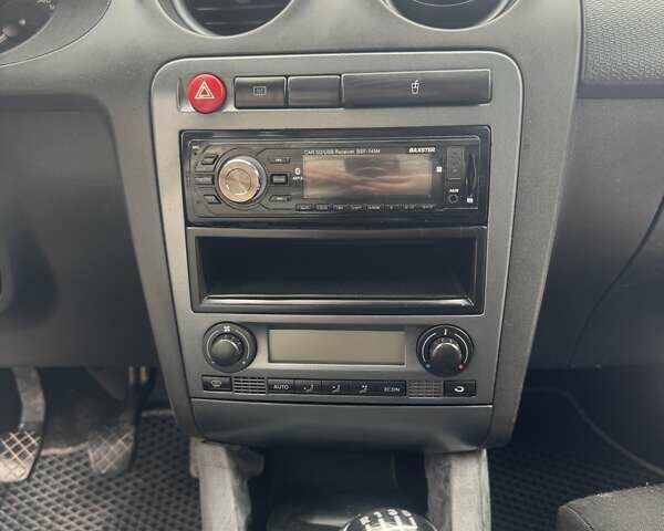 Синий Сеат Ибица, объемом двигателя 2 л и пробегом 246 тыс. км за 3900 $, фото 1 на Automoto.ua