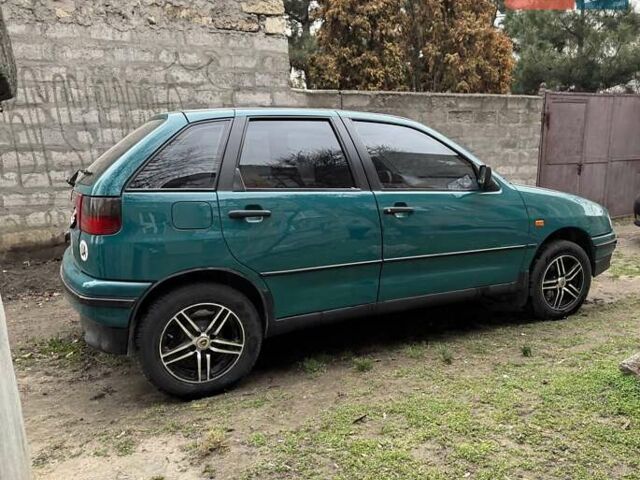Зеленый Сеат Ибица, объемом двигателя 1.3 л и пробегом 190 тыс. км за 2500 $, фото 3 на Automoto.ua