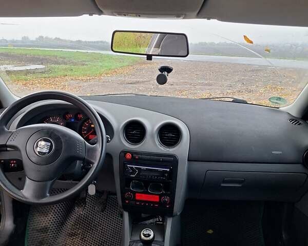 Зеленый Сеат Ибица, объемом двигателя 1.2 л и пробегом 131 тыс. км за 4000 $, фото 1 на Automoto.ua