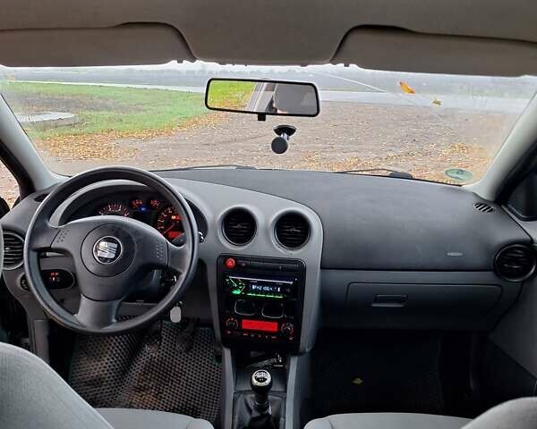 Зеленый Сеат Ибица, объемом двигателя 1.2 л и пробегом 131 тыс. км за 4000 $, фото 2 на Automoto.ua