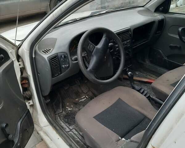 Белый Сеат Инка, объемом двигателя 1.9 л и пробегом 333 тыс. км за 999 $, фото 2 на Automoto.ua