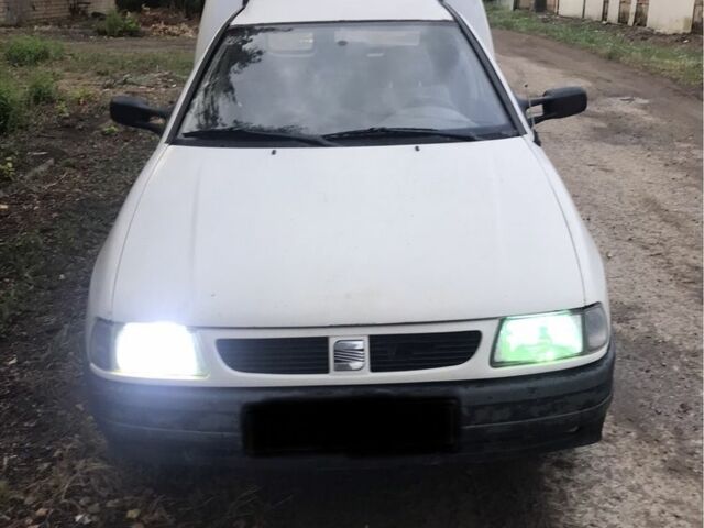 Белый Сеат Инка, объемом двигателя 1.9 л и пробегом 300 тыс. км за 1900 $, фото 1 на Automoto.ua