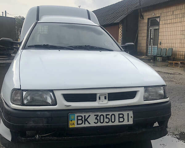 Белый Сеат Инка, объемом двигателя 1.99 л и пробегом 300 тыс. км за 2500 $, фото 4 на Automoto.ua